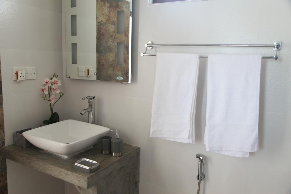 Aqua Marine Beach Resort Pasikuda Rom bilde
