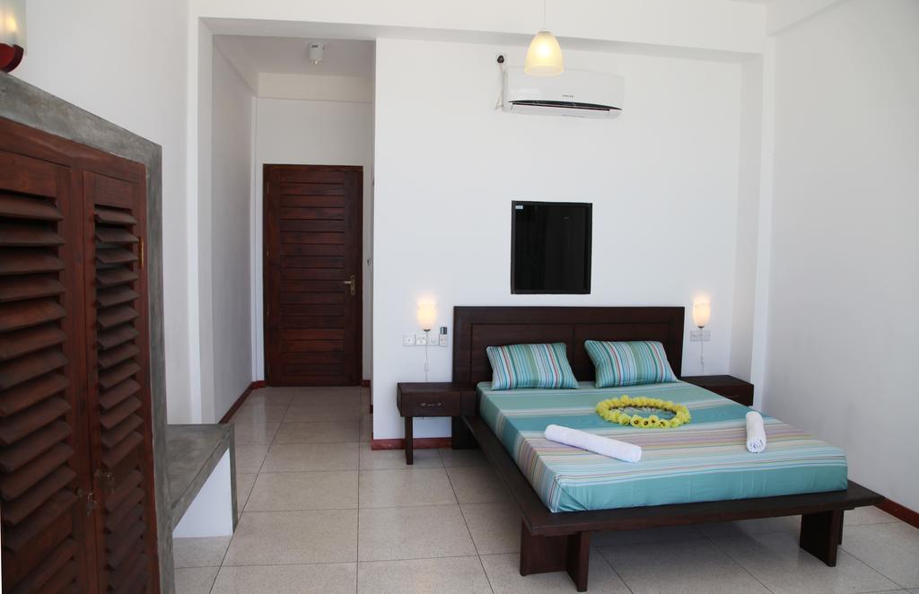 Aqua Marine Beach Resort Pasikuda Rom bilde